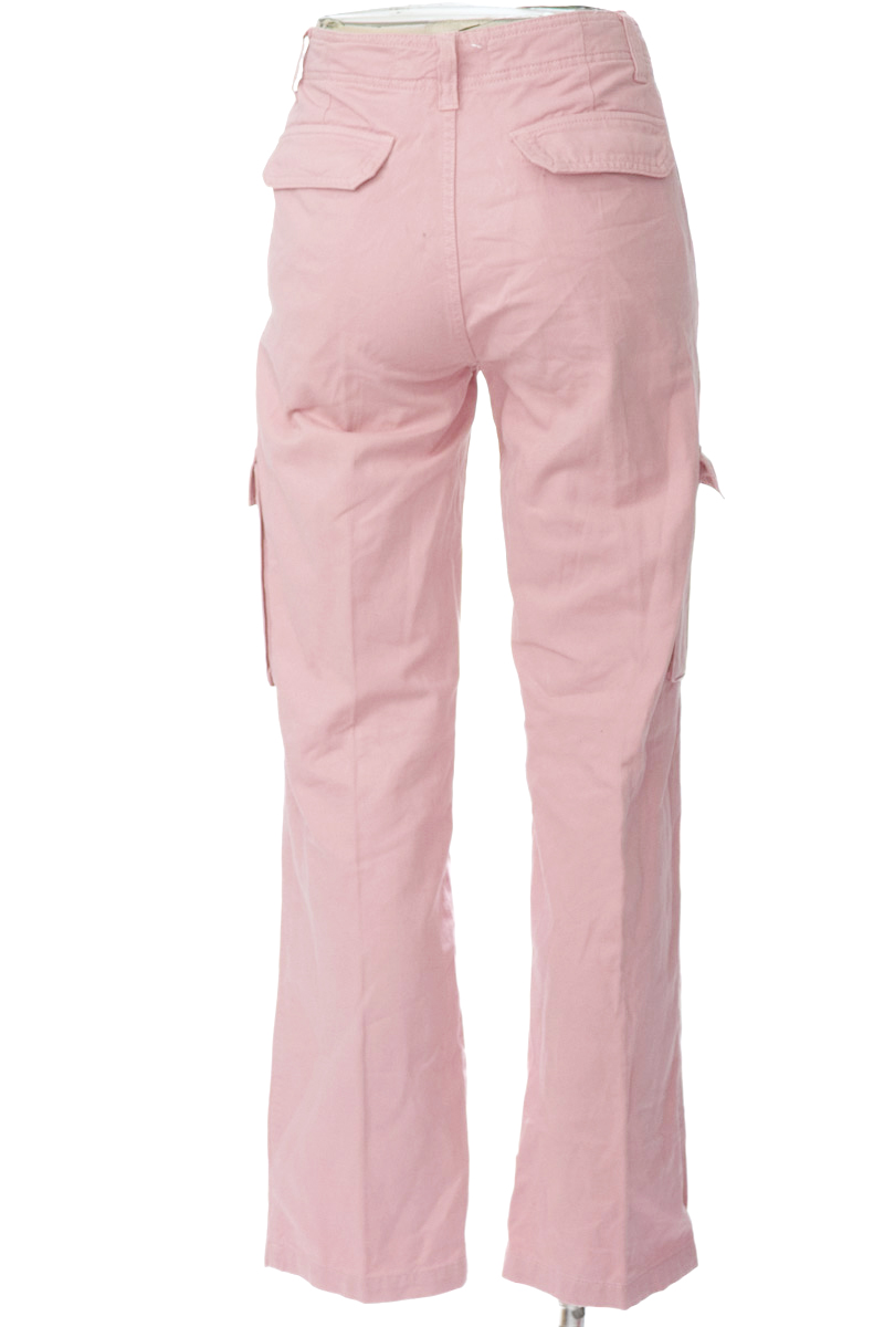 Pantalones color Rosado - Stradivarius