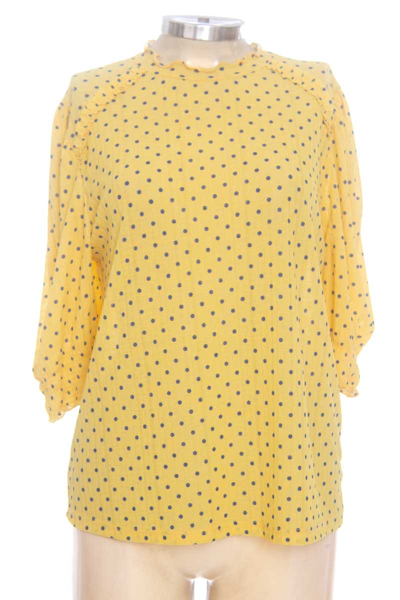 Top / Camiseta color Amarillo - Zara