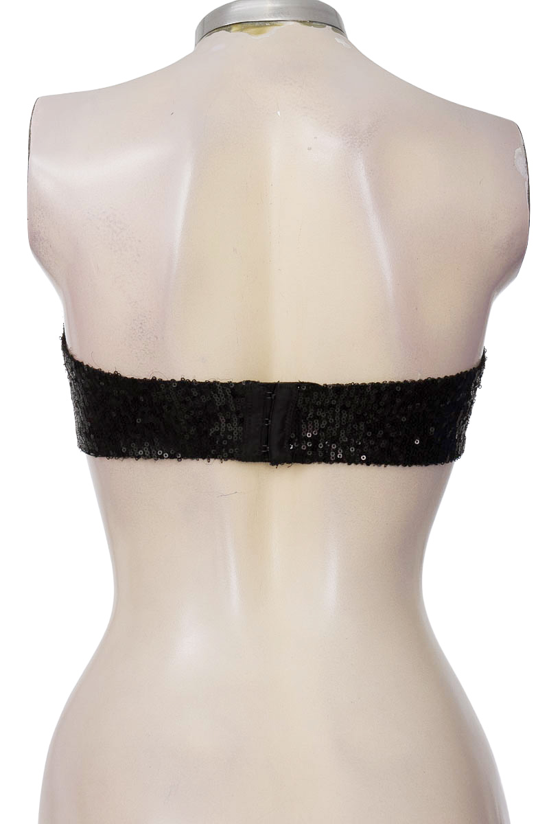 Top / Camiseta color Negro - Closeando