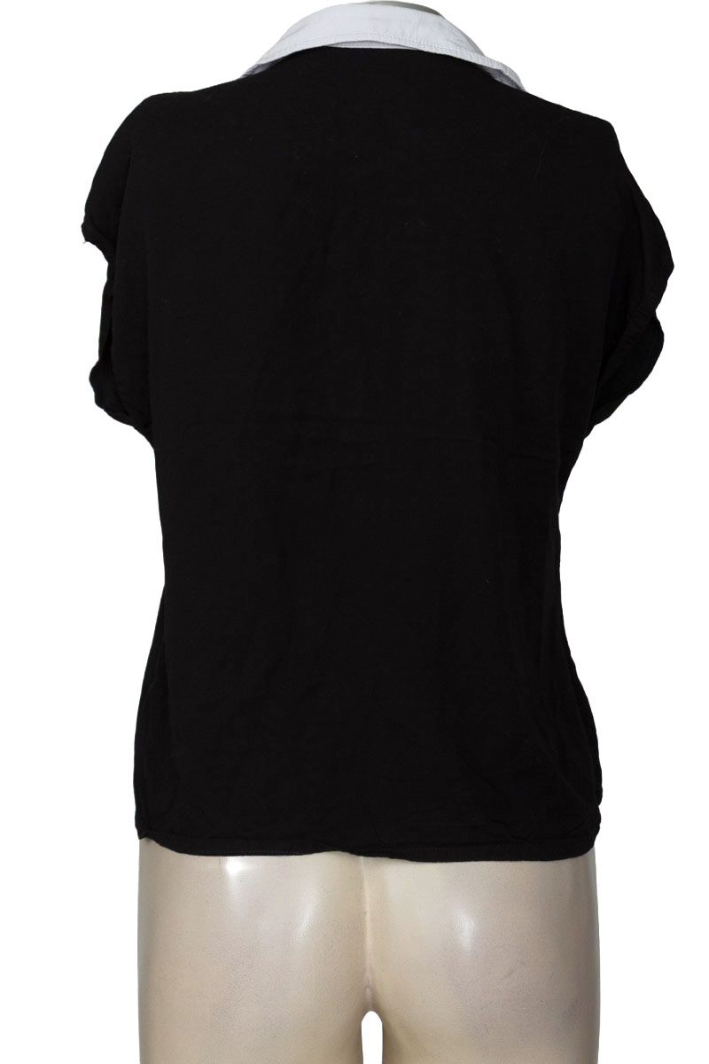 Top / Camiseta color Negro - Closeando