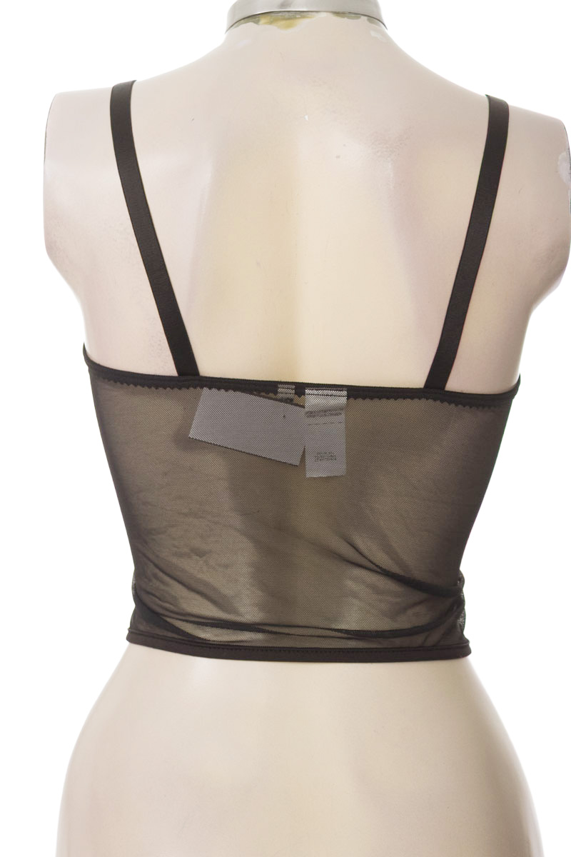 Top / Camiseta color Negro - Carmel