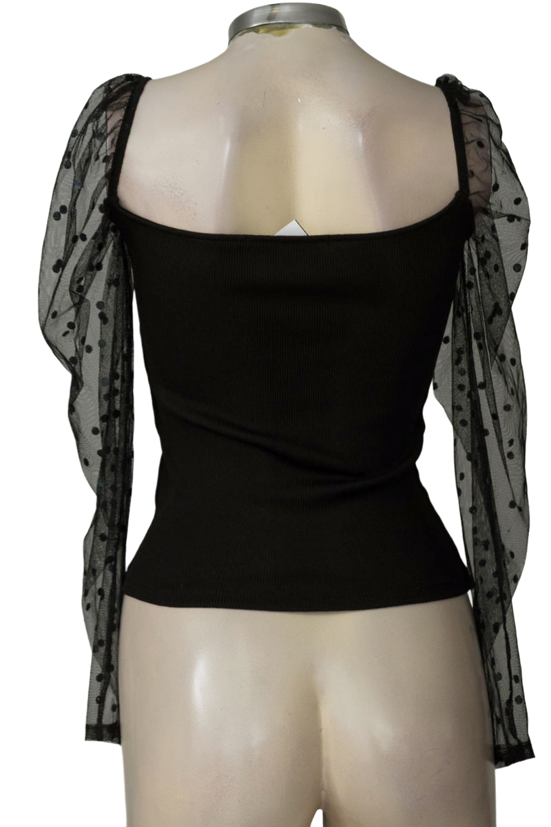 Top / Camiseta color Negro - Closeando