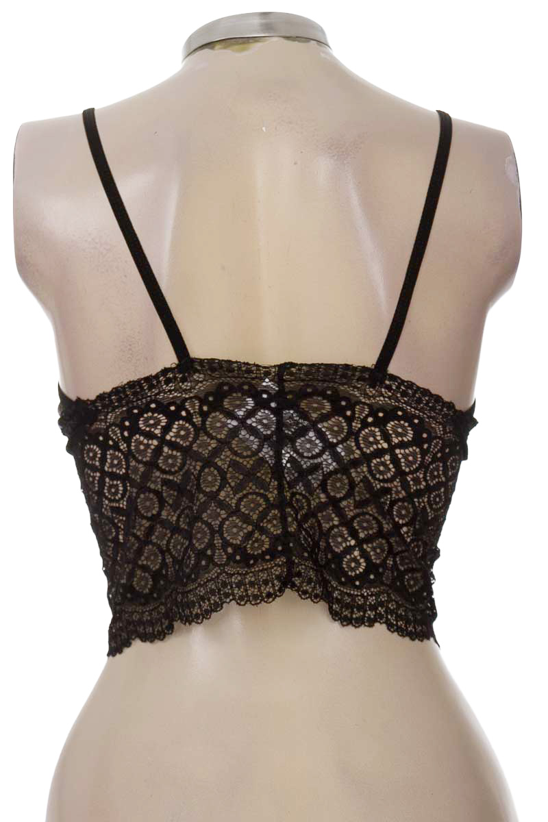 Top / Camiseta color Negro - Closeando