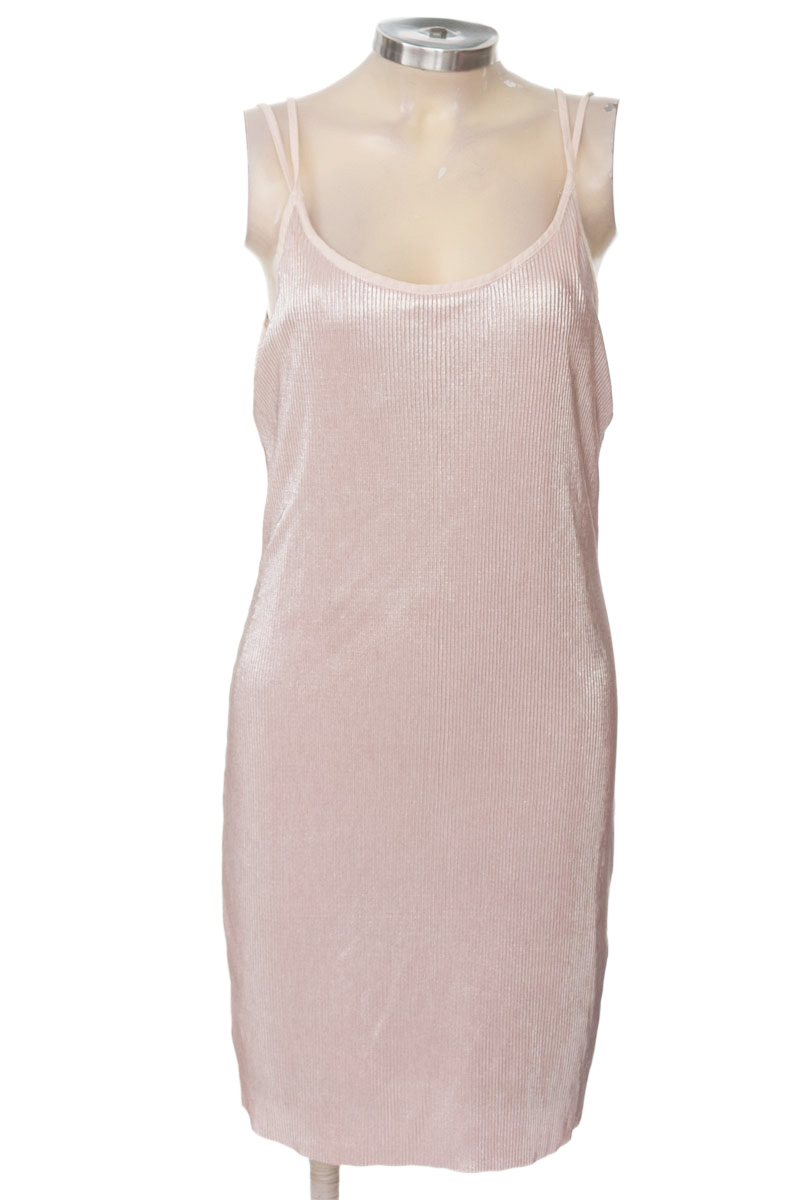 Vestido / Enterizo color Rosado - Closeando