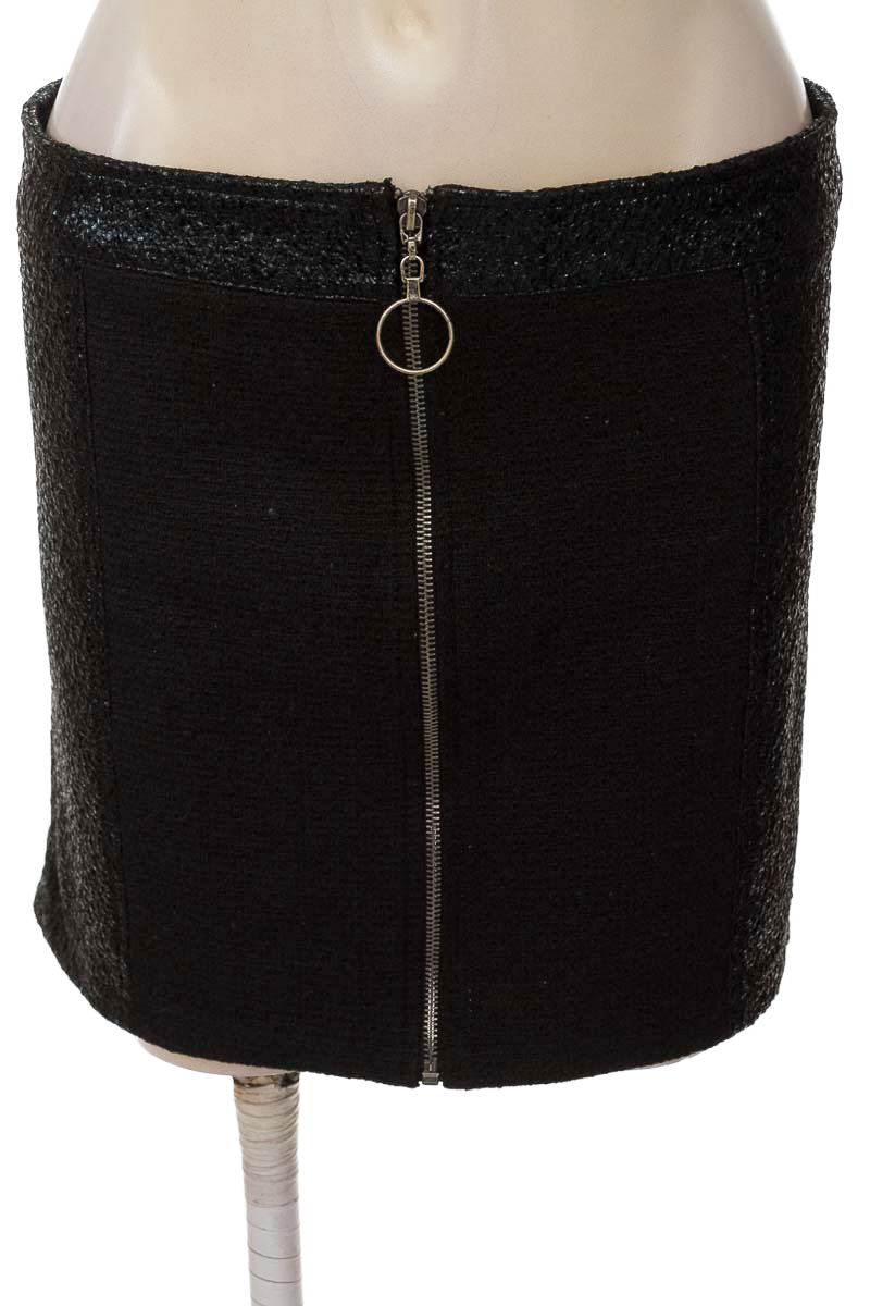 Falda color Negro - Arkitect