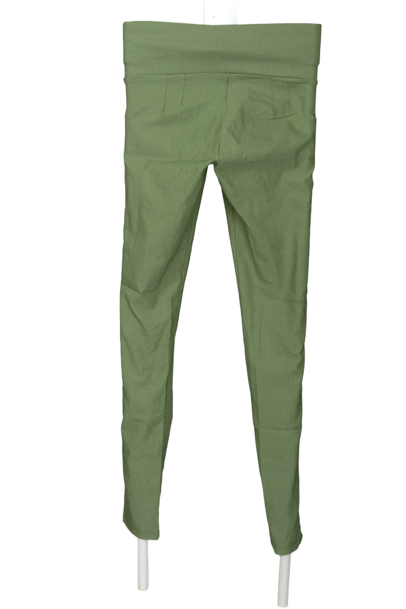 Ropa Deportiva / Salida de Baño color Verde - Closeando