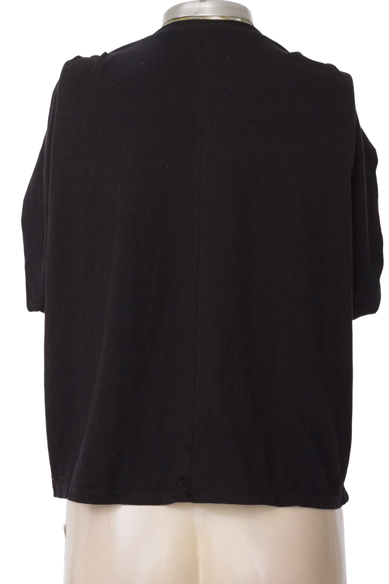 Top / Camiseta color Negro - Loguin