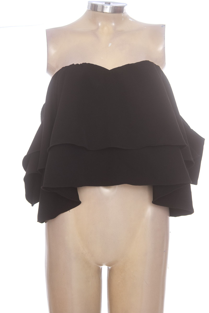 Top / Camiseta color Negro - Closeando