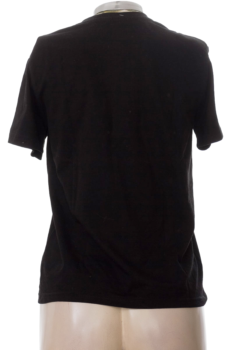 Top / Camiseta color Negro - Closeando
