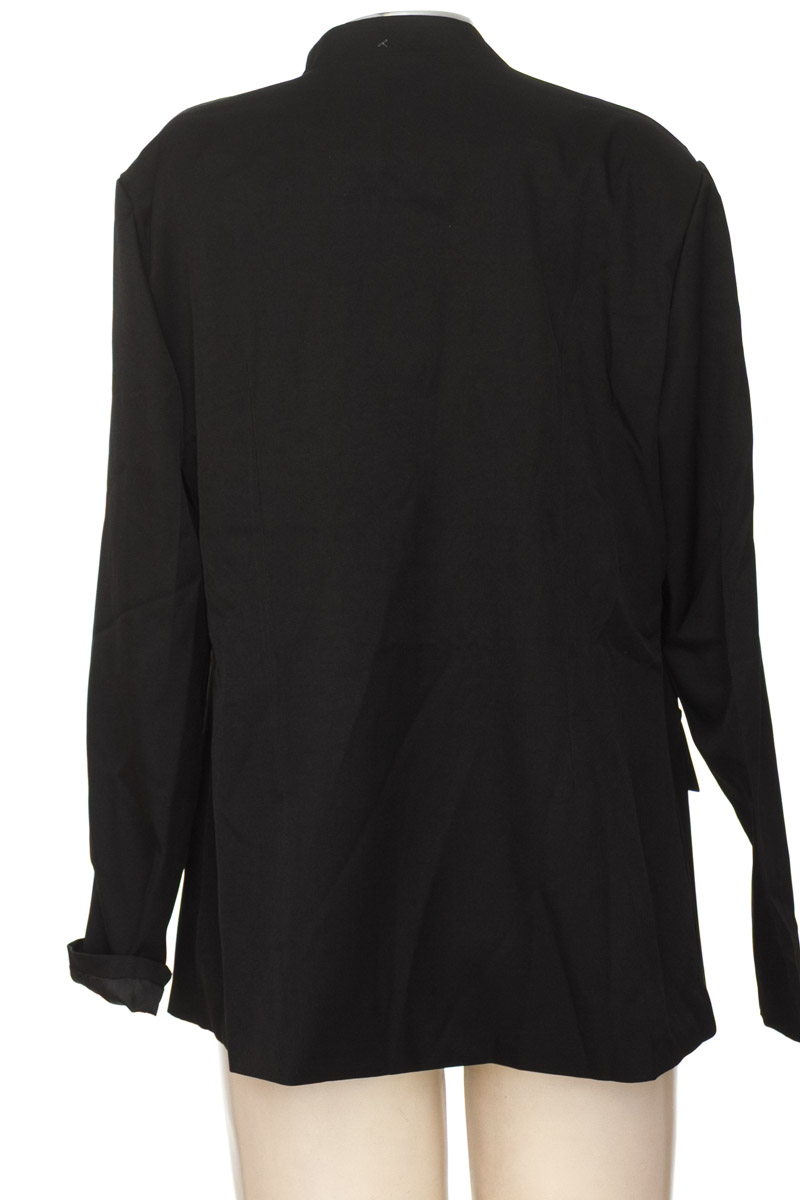 Chaqueta / Abrigo color Negro - Closeando