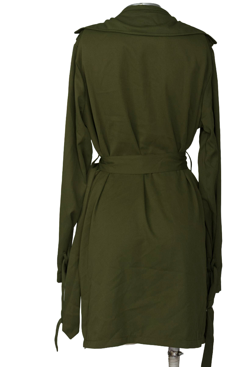 Chaqueta / Abrigo color Verde - Emery Rose