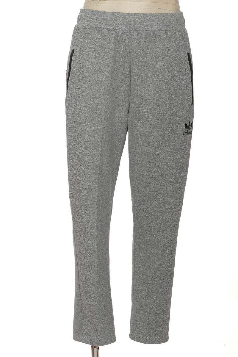 Ropa Deportiva color Gris - Closeando