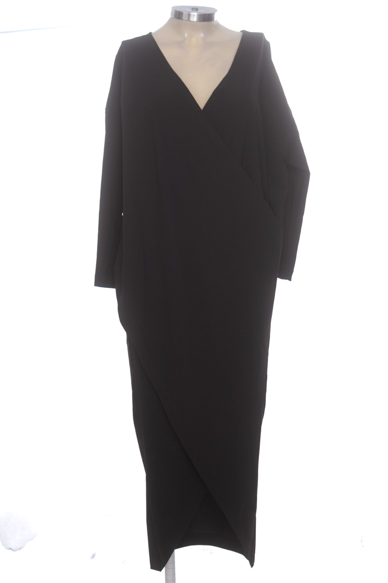 Vestido / Enterizo color Negro - Closeando