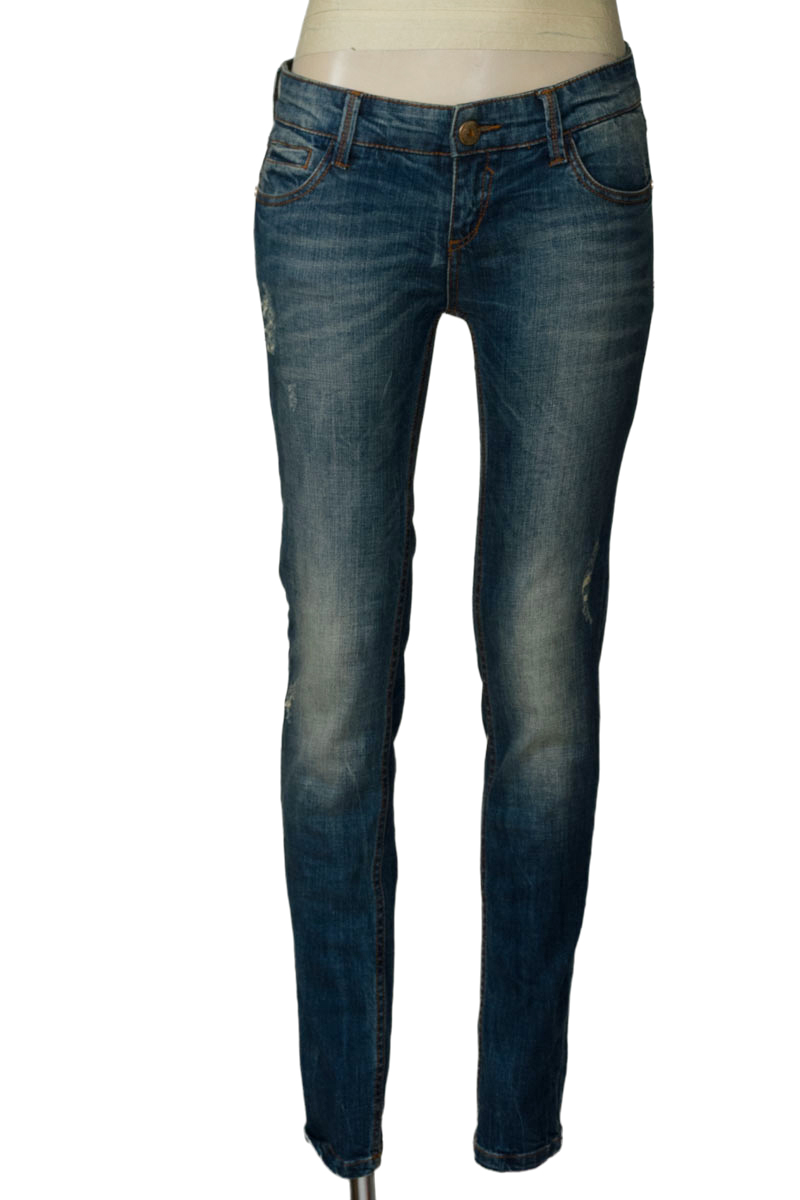 Pantalones color Azul - Stradivarius