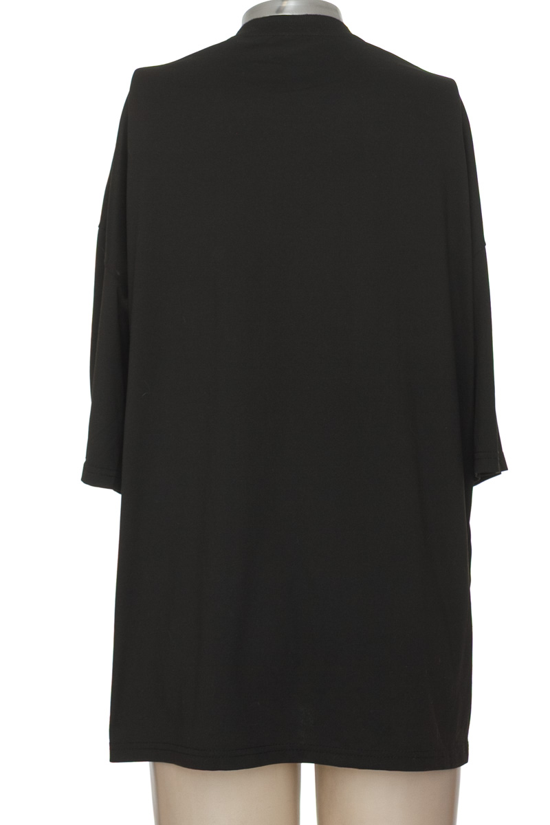 Top / Camiseta color Negro - Closeando