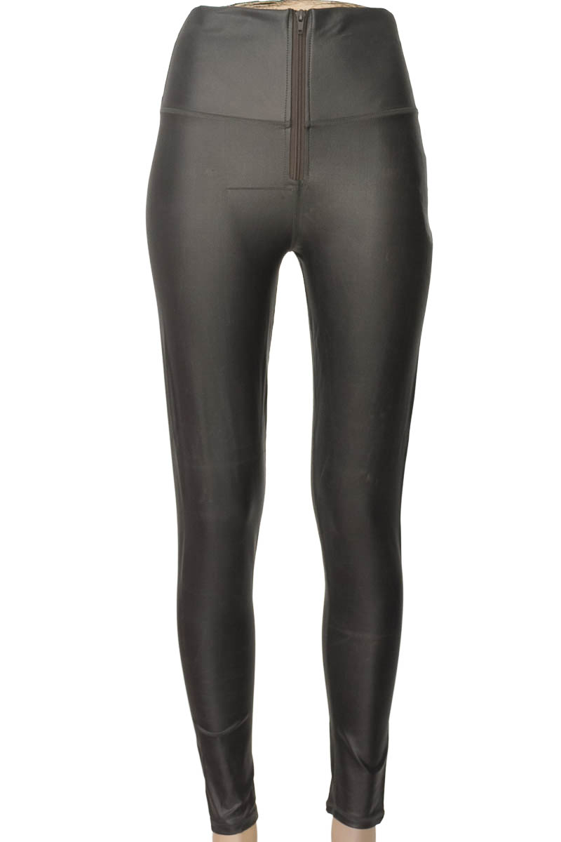 Ropa Deportiva / Salida de Baño color Gris - Closeando