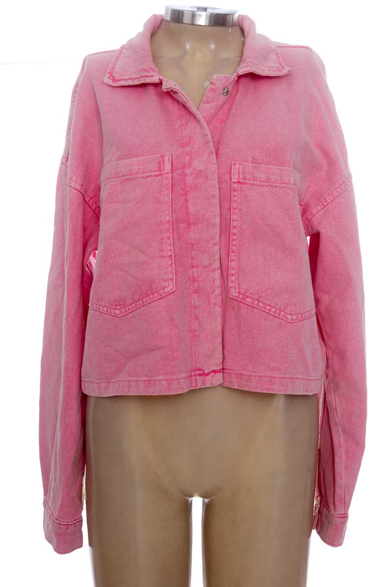 Chaqueta / Abrigo color Fucsia - Stradivarius