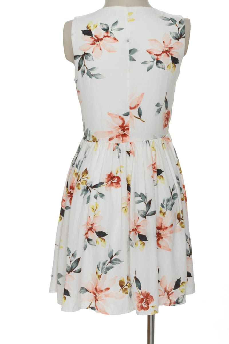 Vestido / Enterizo color Blanco - Basement