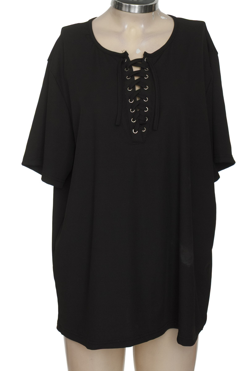 Top / Camiseta color Negro - Closeando