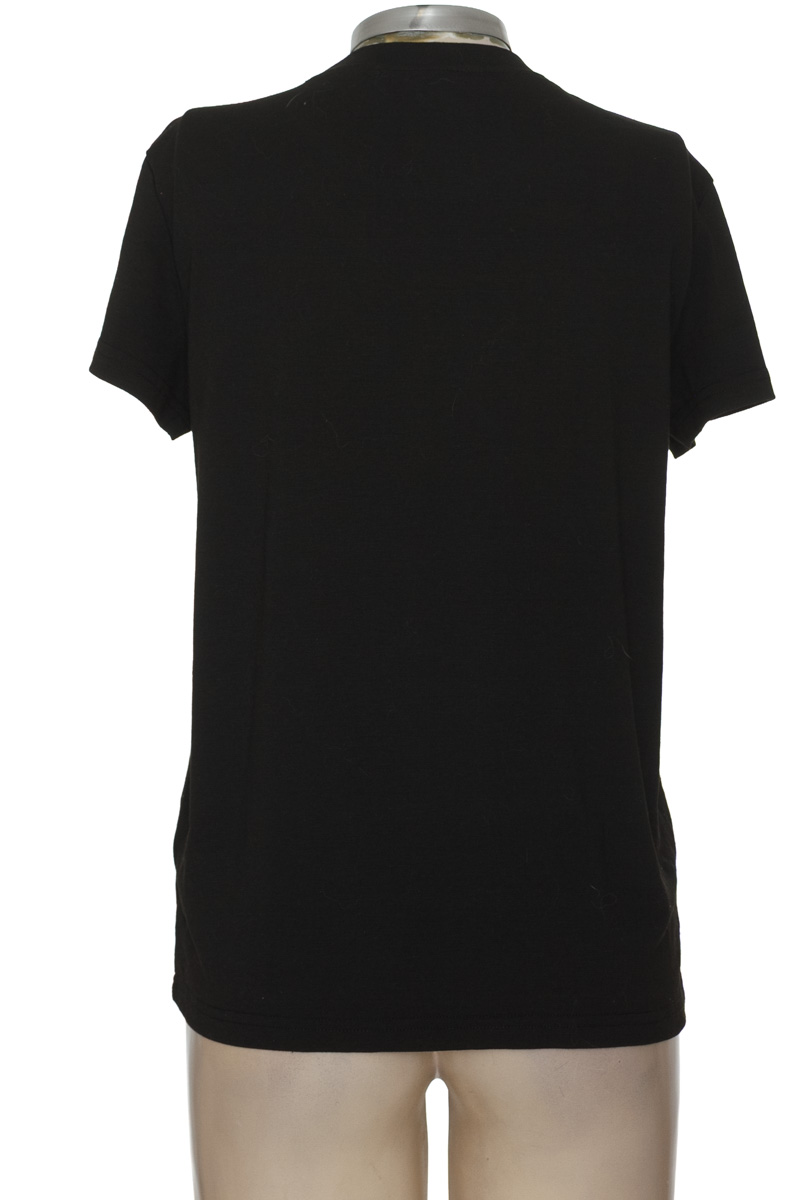 Top / Camiseta color Negro - Closeando