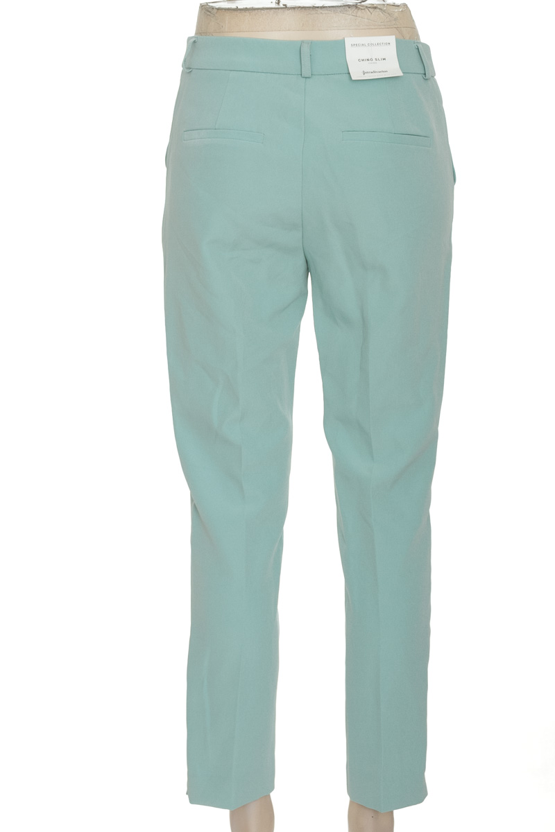 Pantalones color Aguamarina - Stradivarius