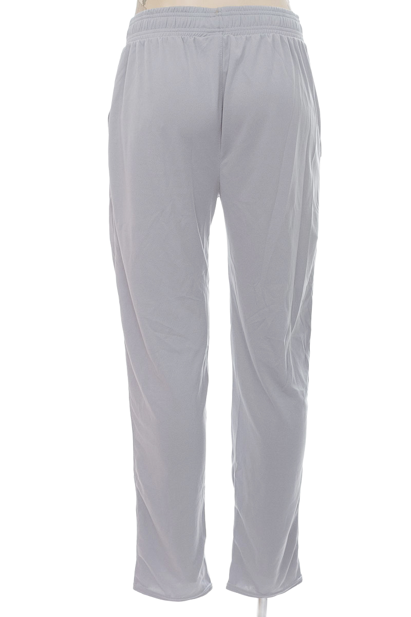 Ropa Deportiva color Gris - Yazo