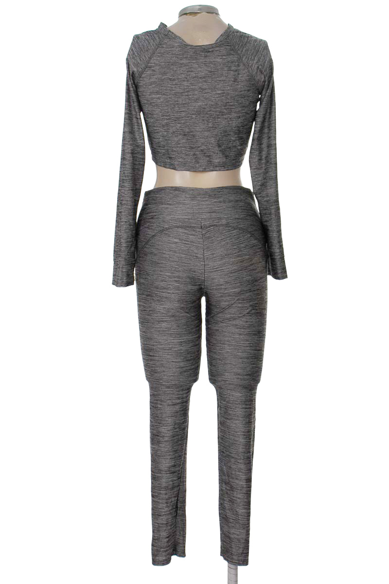 Ropa Deportiva / Salida de Baño color Gris - Mercedes Campuzano