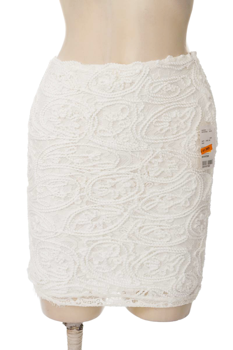 Falda color Blanco - Forever 21