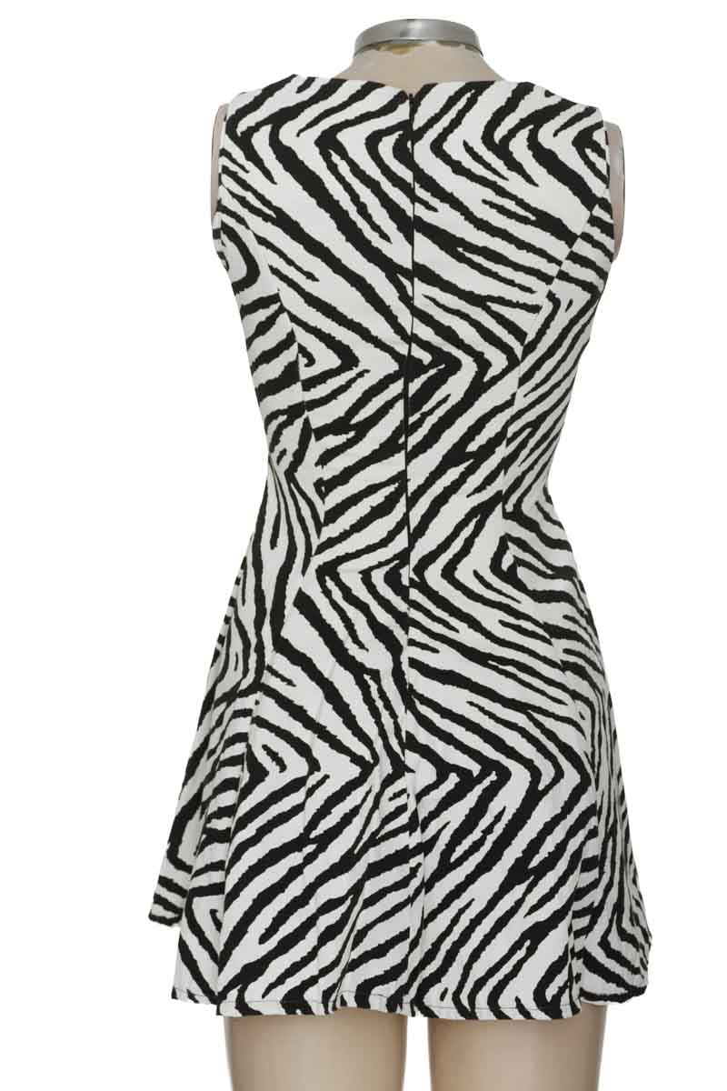 Vestido / Enterizo color Blanco - Closeando