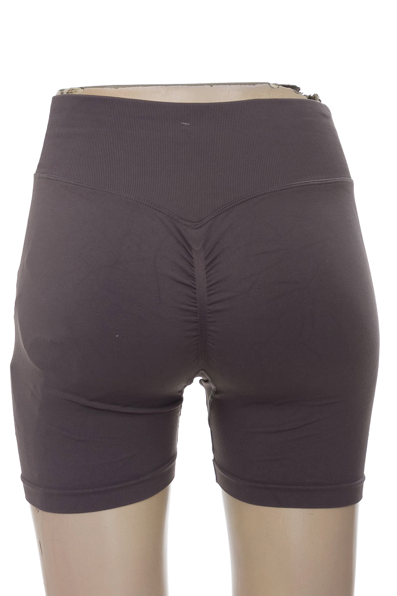 Ropa Deportiva / Salida de Baño color Gris - Closeando