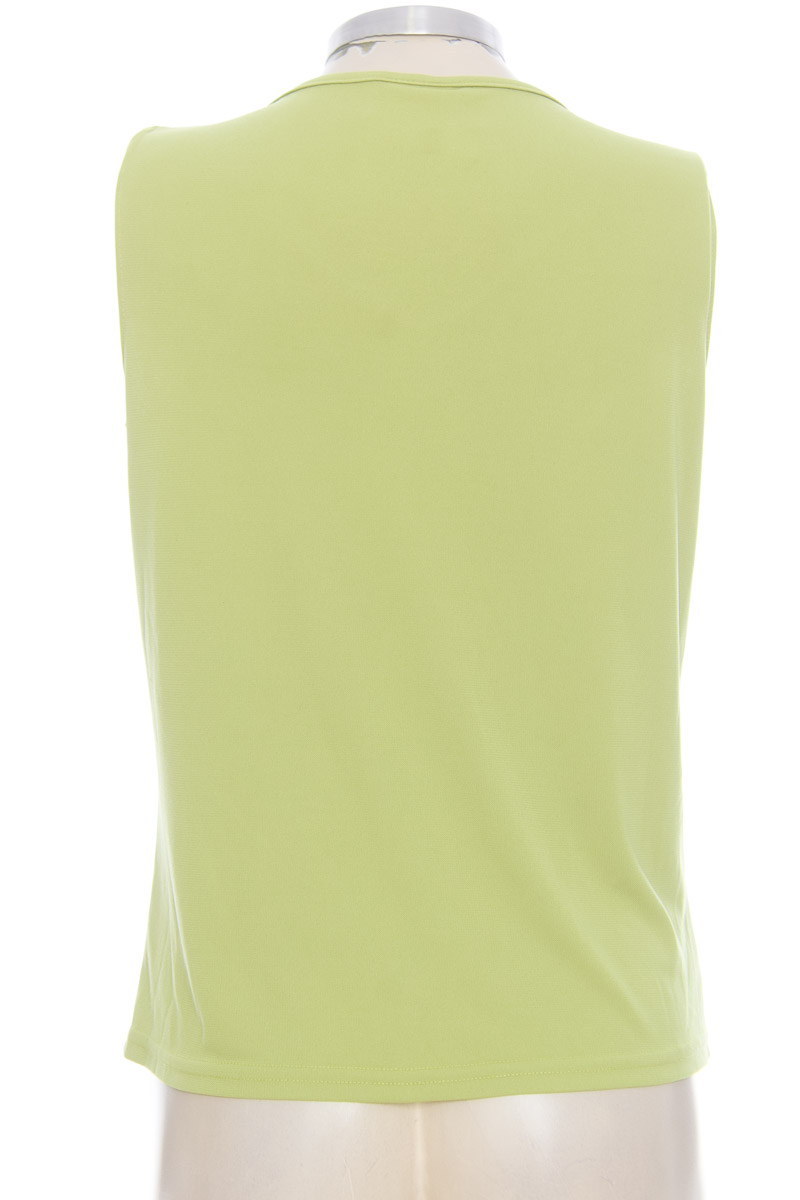 top-camiseta-color-verde-jkla-closeando