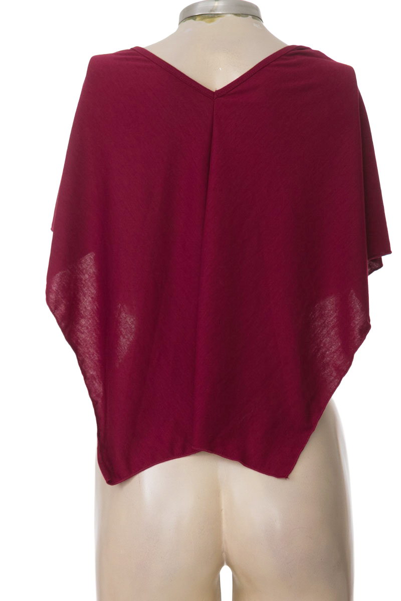 Top / Camiseta color Vinotinto - Closeando