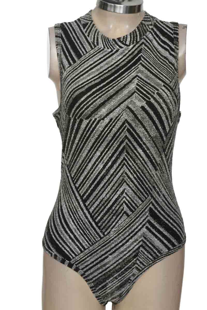 Top / Camiseta color Negro - Follow me 