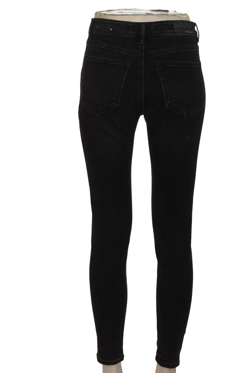 Pantalones color Negro - Stradivarius