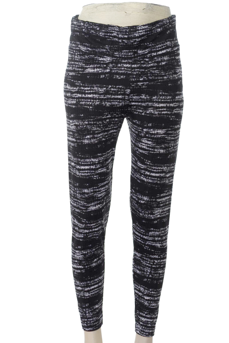 Ropa Deportiva / Salida de Baño color Negro - Closeando