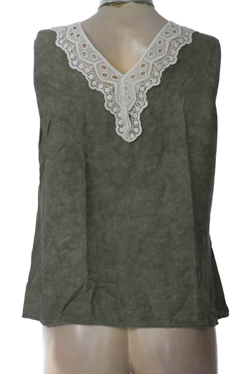 Top / Camiseta color Gris - Closeando