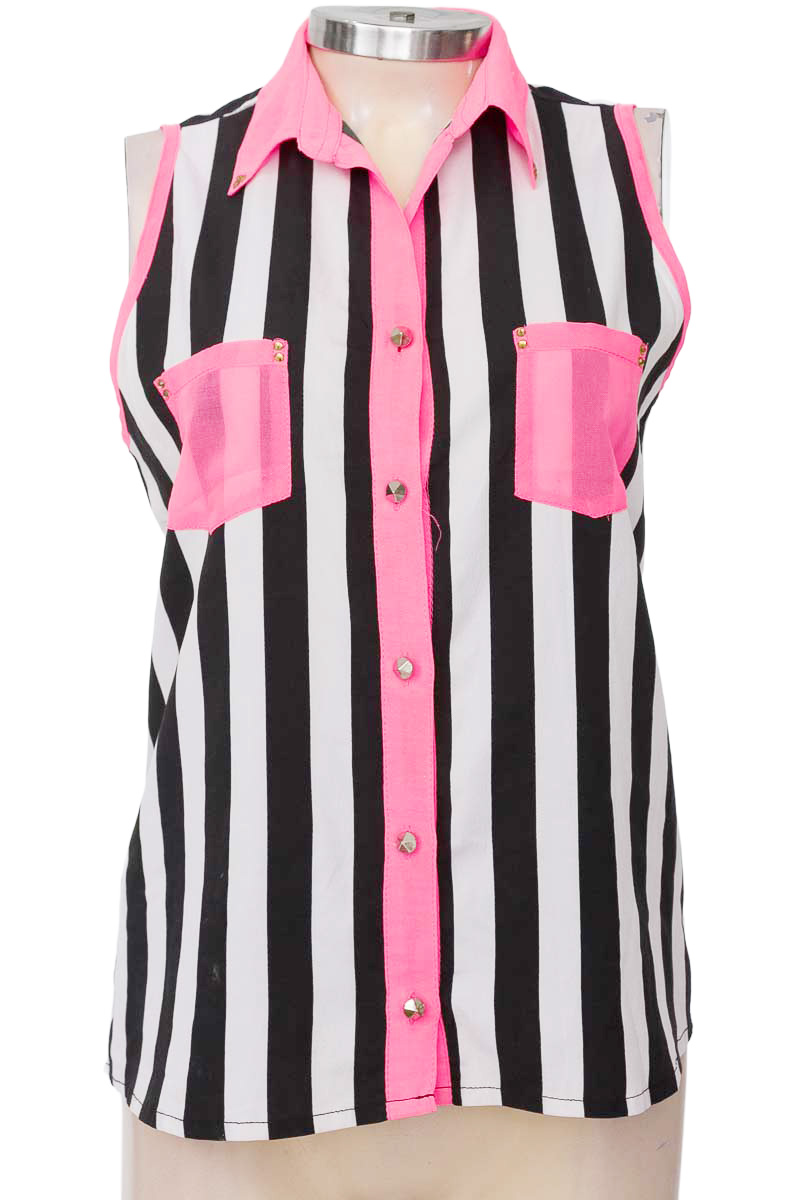 Top / Camiseta color Negro - Closeando