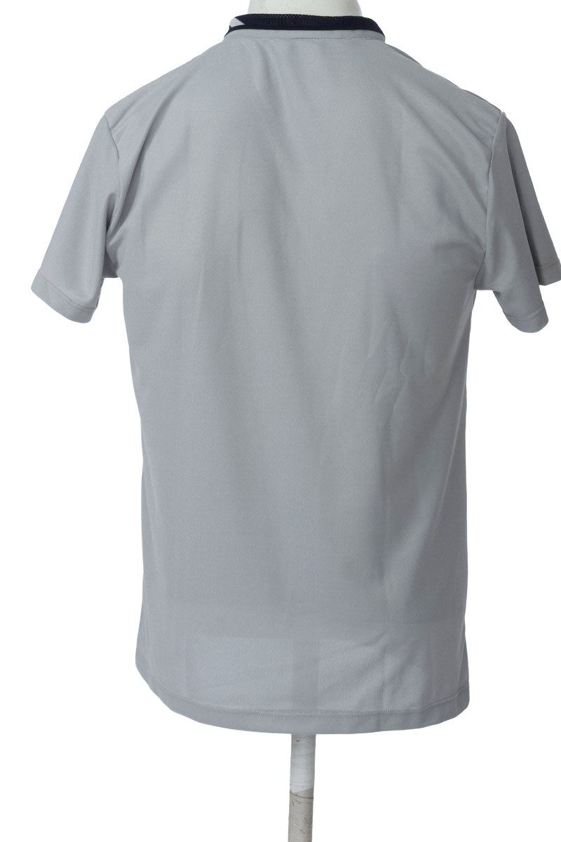 Polo color Gris - Closeando