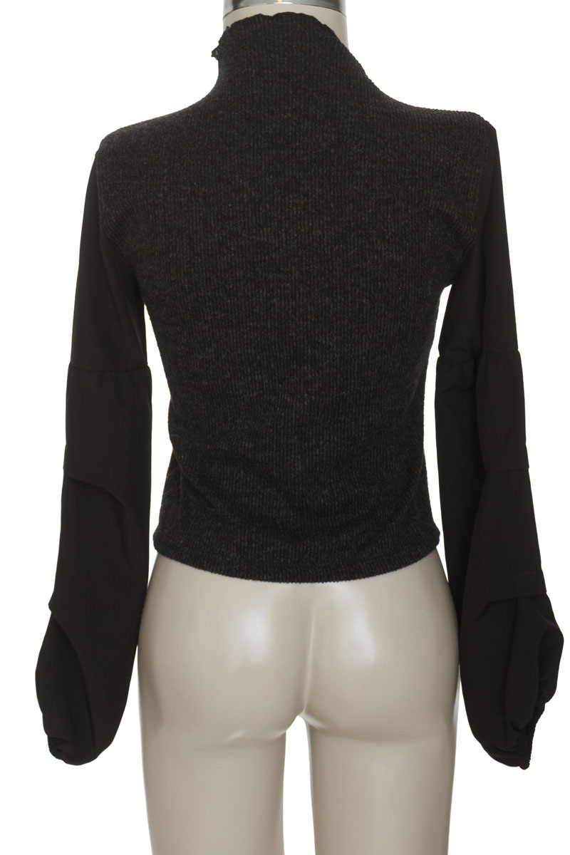Sweater color Negro - Closeando