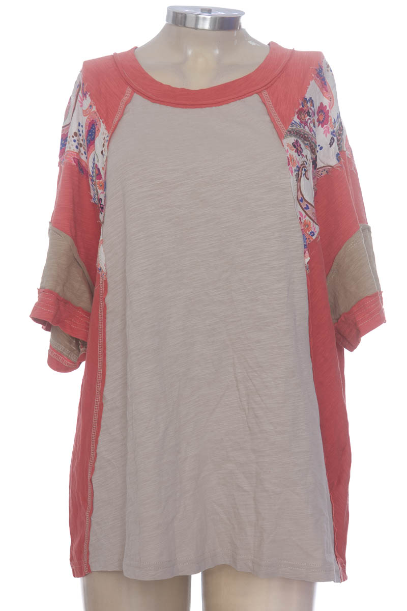 Top / Camiseta color Beige - Closeando
