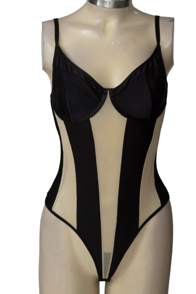 Top / Camiseta color Negro - Closeando
