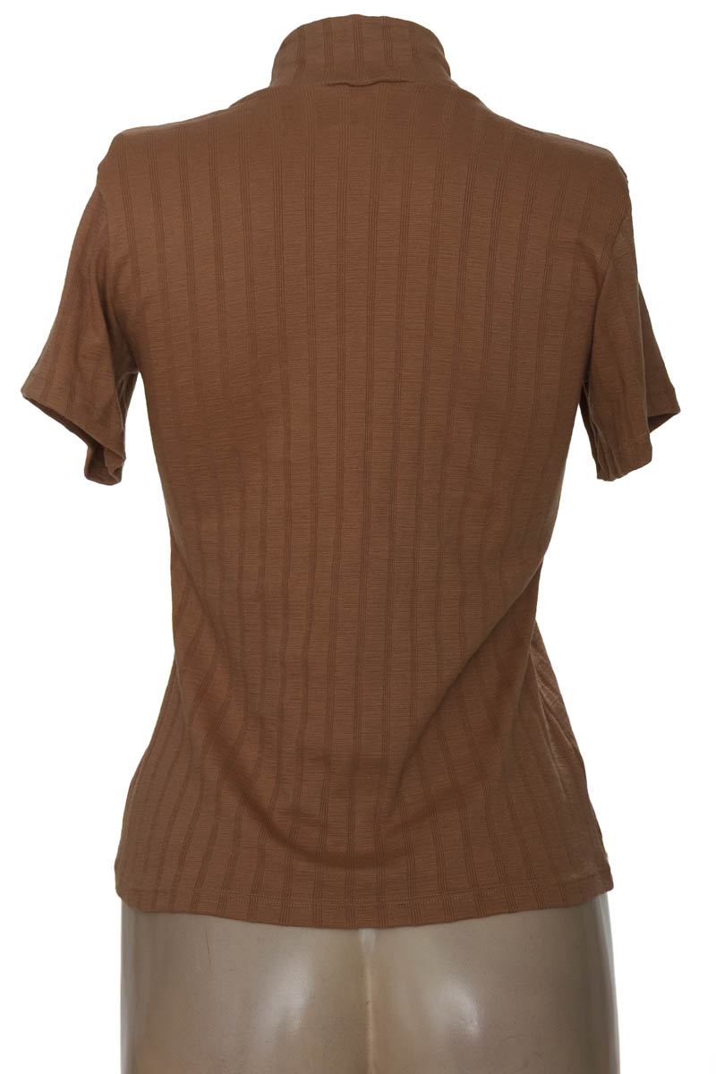 Top / Camiseta color Café - Closeando
