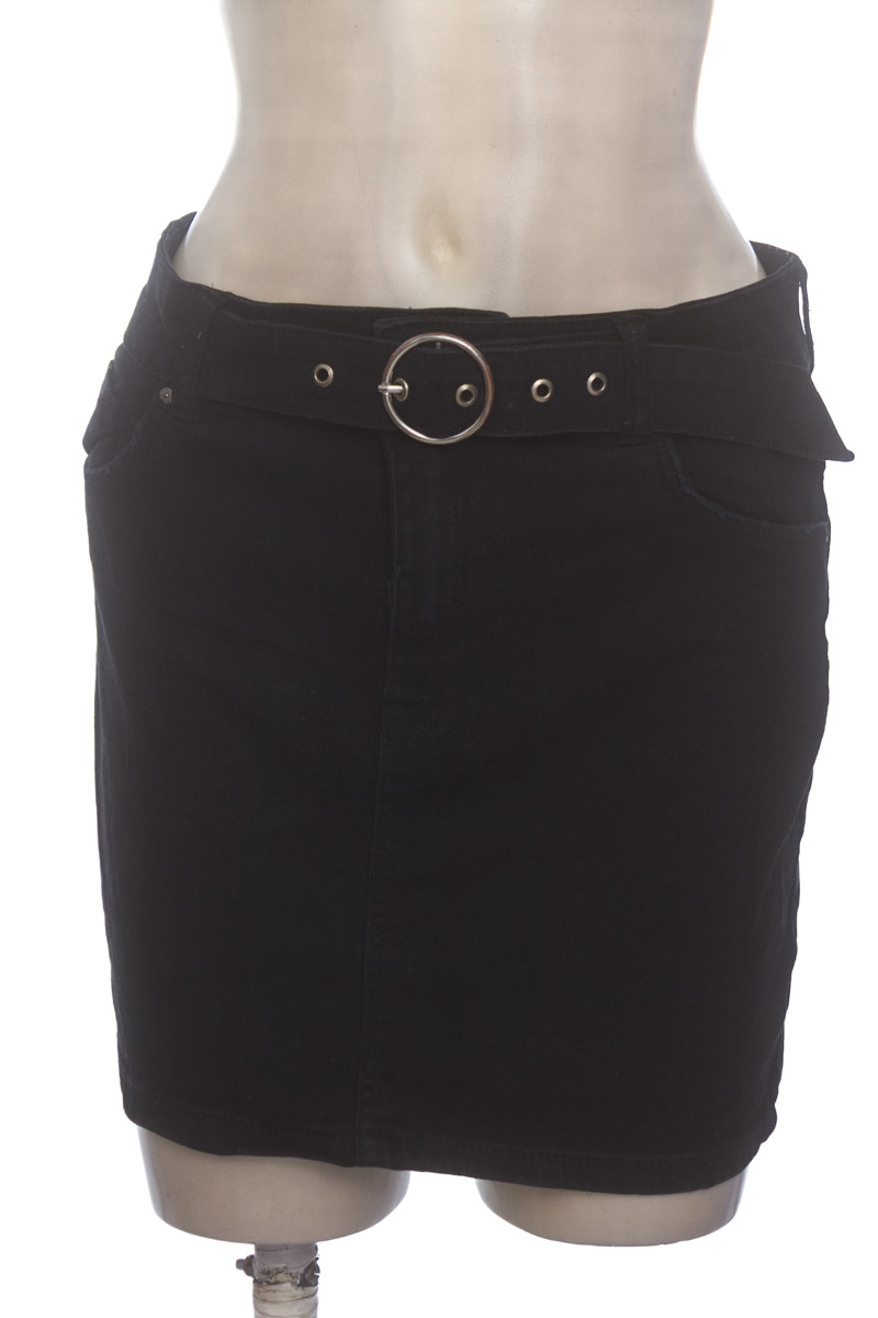 Falda color Negro - Bershka