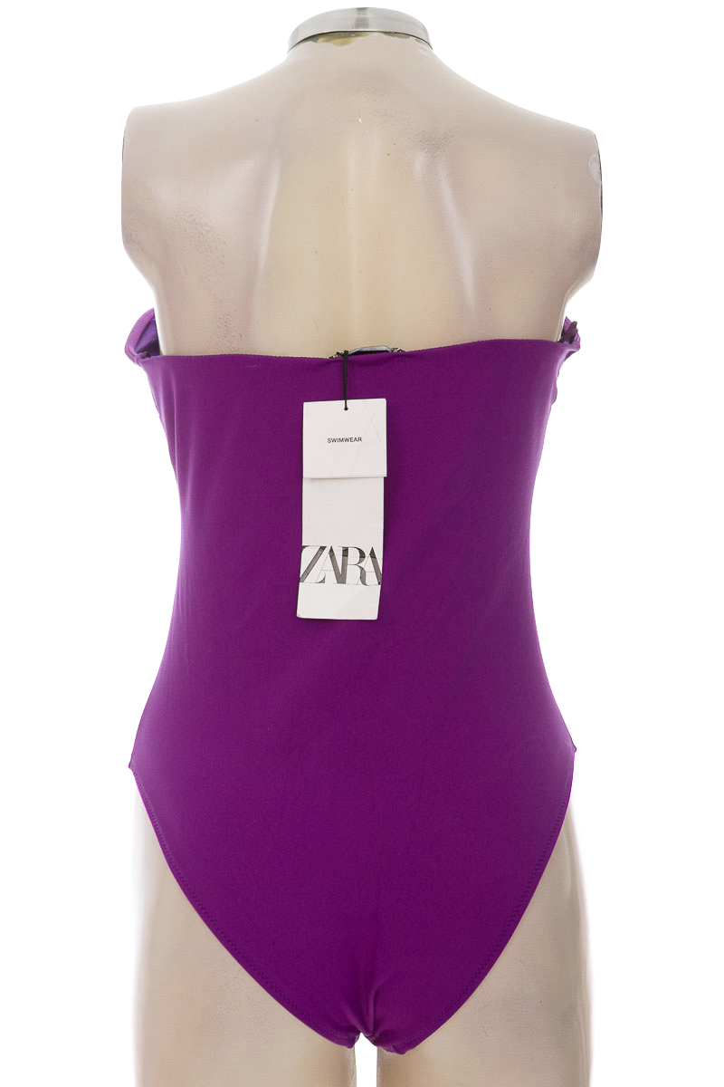 Top / Camiseta color Morado - Zara