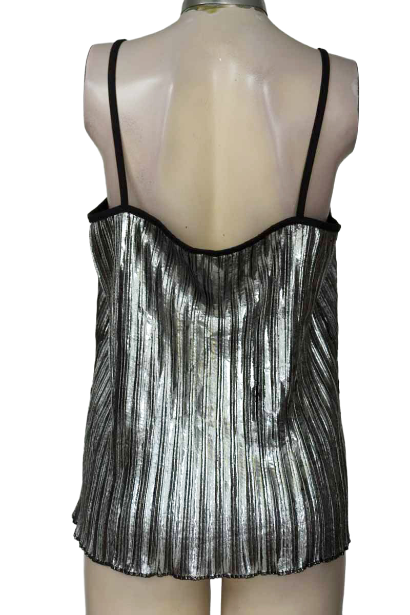 Top / Camiseta color Plateado - Closeando