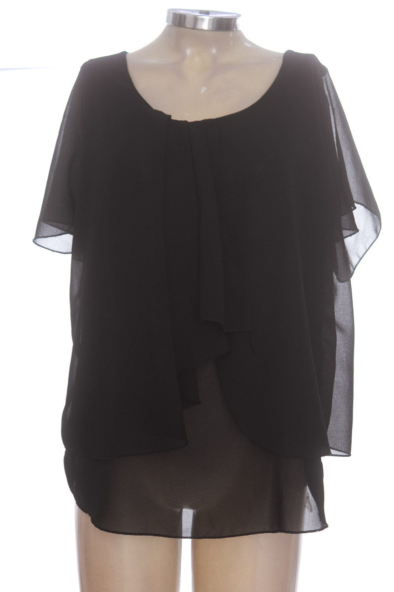 Top / Camiseta color Negro - Closeando