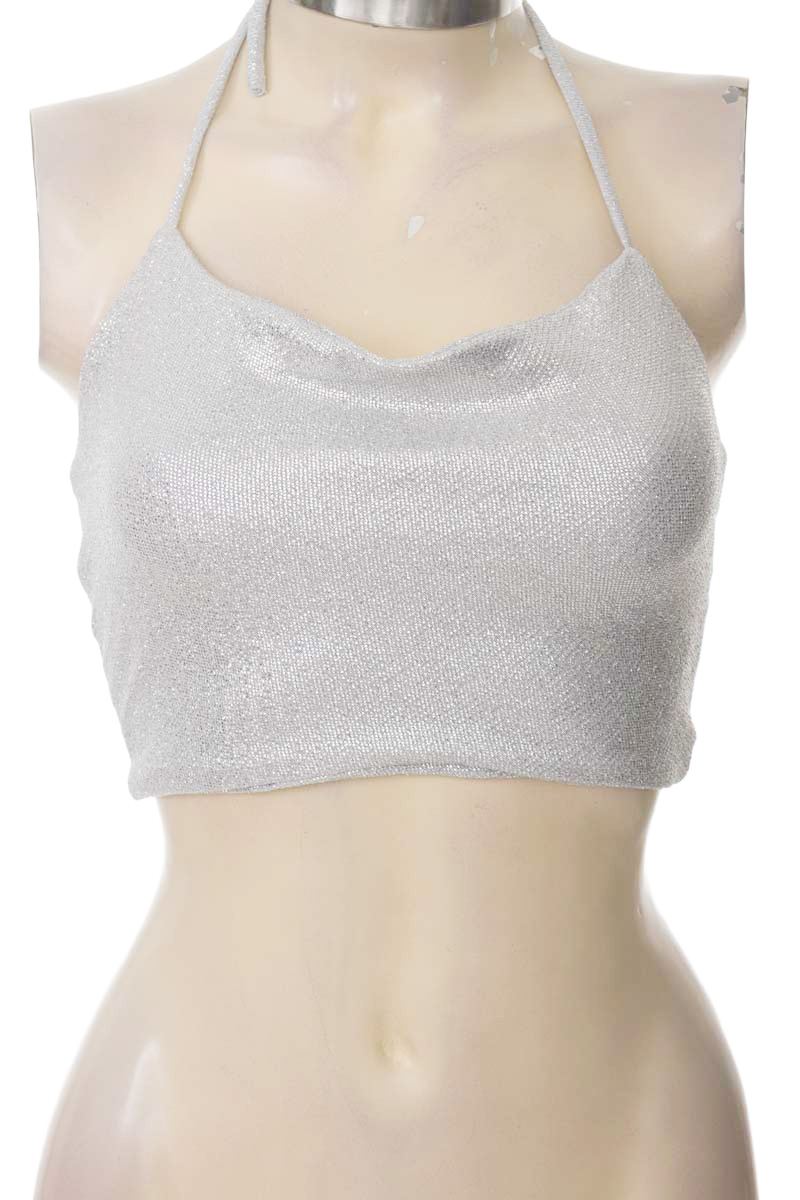 Top / Camiseta color Plateado - Closeando