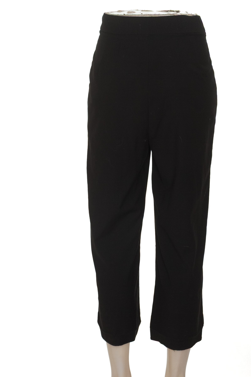 Pantalones color Negro - Stradivarius