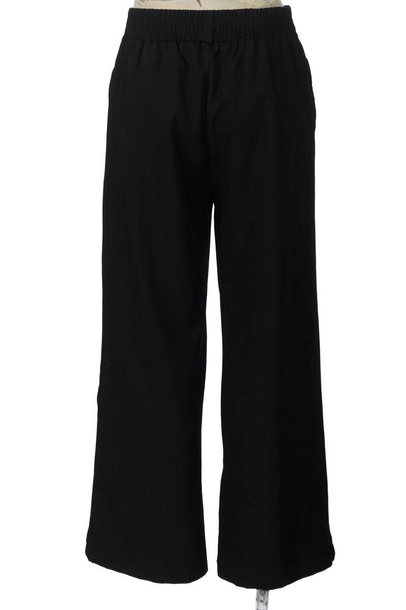 Pantalones color Negro - CHIC