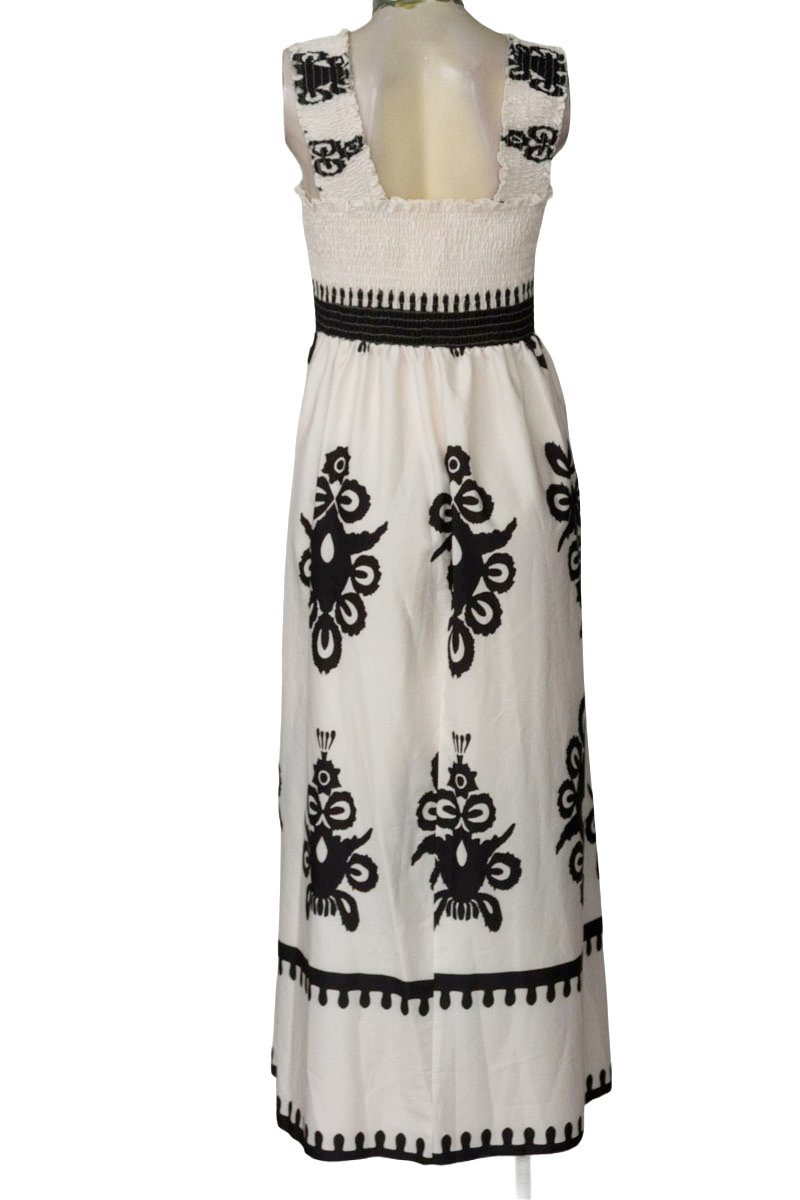 Vestido / Enterizo color Beige - Closeando